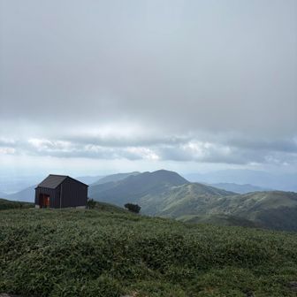 那岐山のトイレが見えてきた。