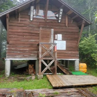 とても立派な避難小屋。ここまで辿り着ける人が(ry