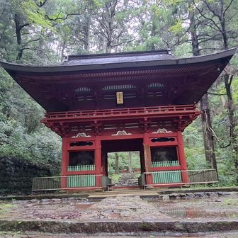立派な山門に到着。ここには左右に金剛力士像があります。