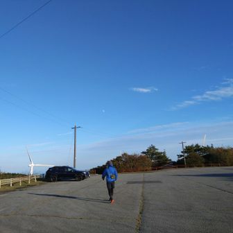 遊歩道と車道歩きの青山高原でしたが、眺めの良い草原や登山気分を味わえる森歩きもあり、充分に楽しかったです☺️
今回、遊歩道は全てを歩ききれてないので、リハビリ終わって完全体になれたら、またいつか歩きに来ようと思います😊