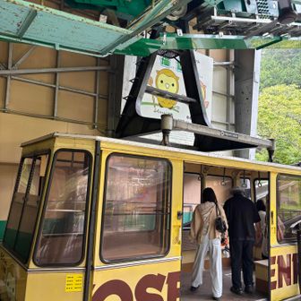 ファミリーハイクなので、もちろんロープウェイ🚡で