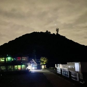 御幸ヶ原もつつじヶ丘の駐車場と同じくらいの風でした👌
いつもの温度計🌡️は16℃でした👍
涼しいですね🎐