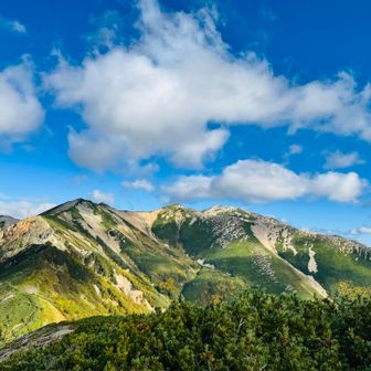 左が野口五郎岳。こっち方面は天気良かった
