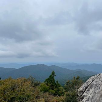 旧恐羅漢山の裏手の岩場からの眺め