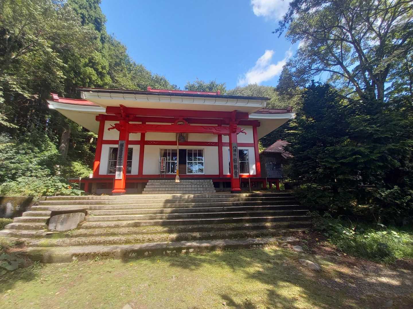 微妙な寺の佇まい