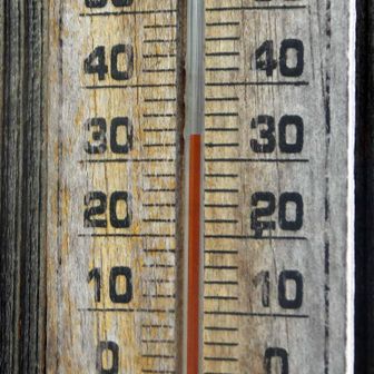 3周目山頂33℃。ベンチに座っていると風が涼しい