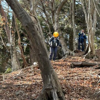 ミーさんが真剣に下りてる側でユイマイさん✌️してます。さすが👍余裕ですね〜笑笑。