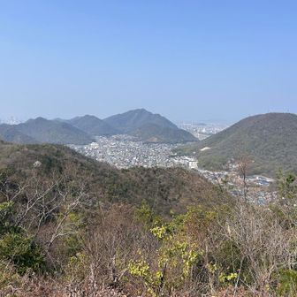 三峰山から。金華山GTでは金華山から1番遠い山頂ですかね？これから金華山まで戻ると思うと胸が熱くなります🔥