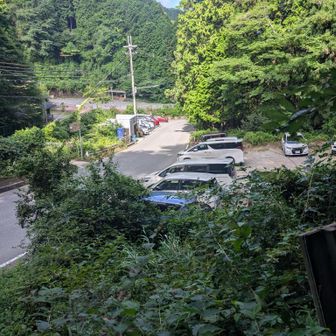 近くの駐車場は満車