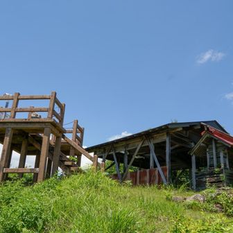 十二ヶ岳1327m登頂。