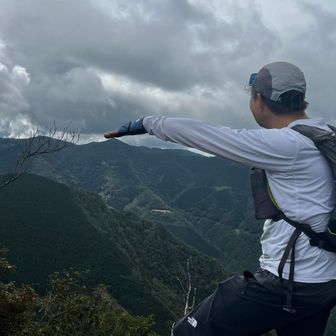 鷹ノ巣山を擦ると
🦅が飛ぶという伝説は
本当か検証