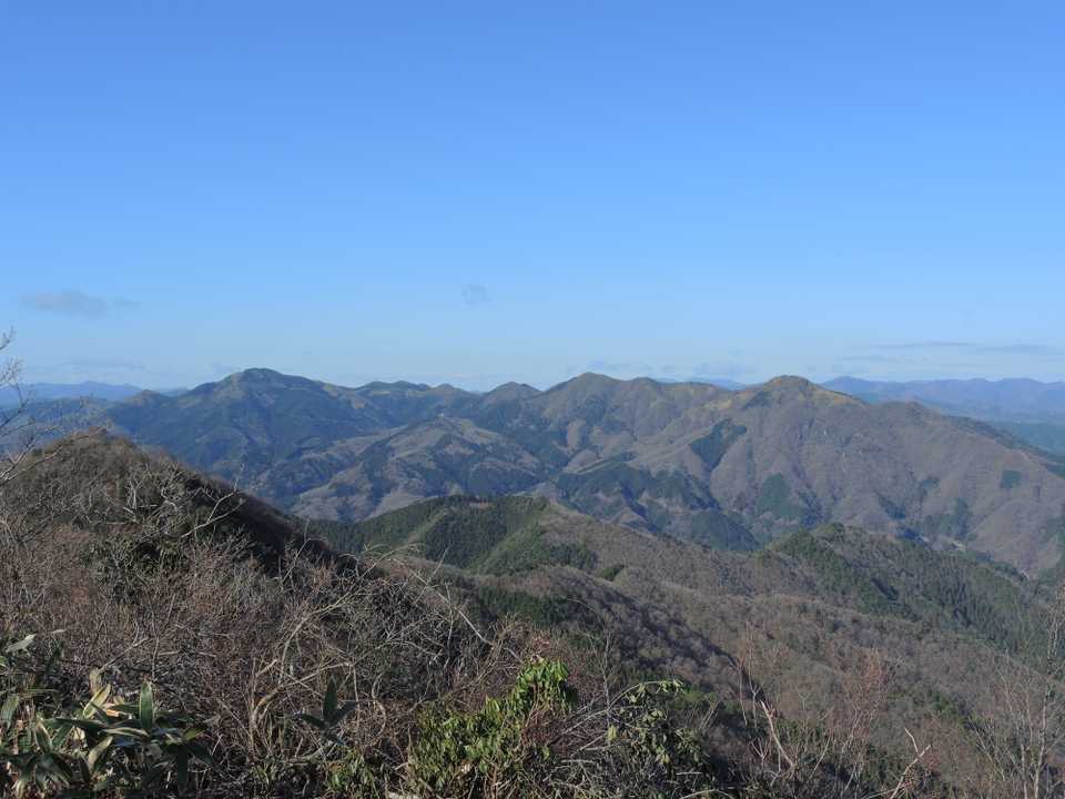 直ぐ近くには星山→櫃ヶ山がドーンと、青空も綺麗です🎵✨