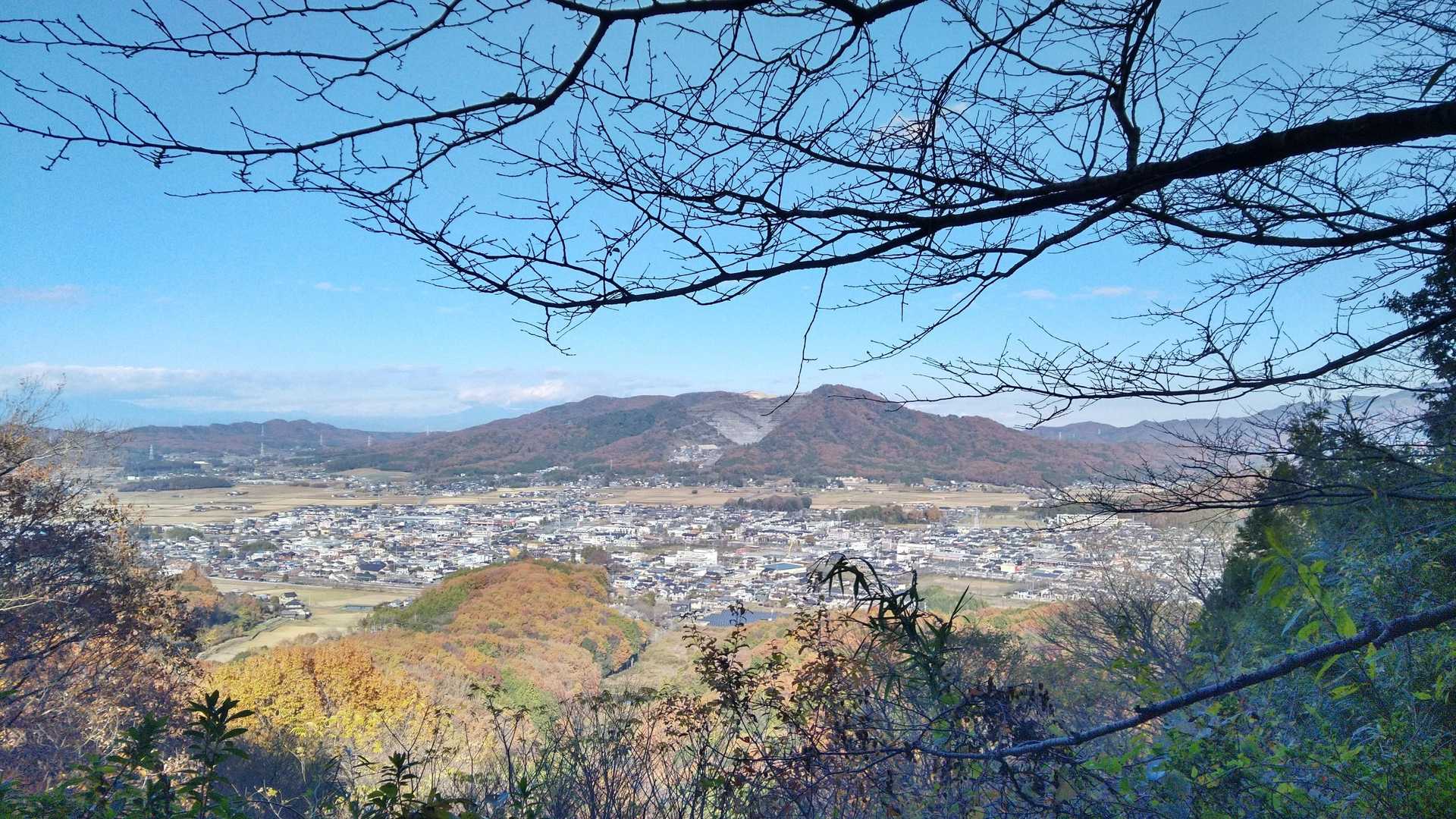 奥には東屋があり見晴らしも良かったです✨