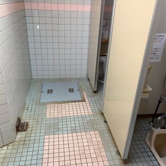 入笠山登山口トイレ内