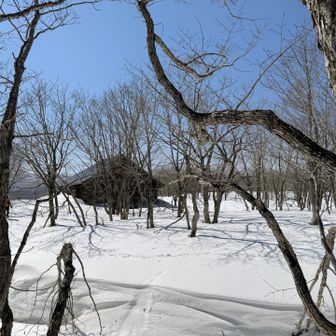 やった！雄国沼休暇舎が見えた！