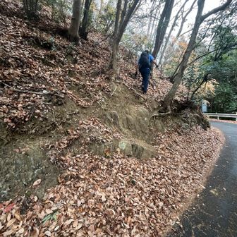 牧馬峠方面からの石老山登山口はとても分かり辛いです🧐