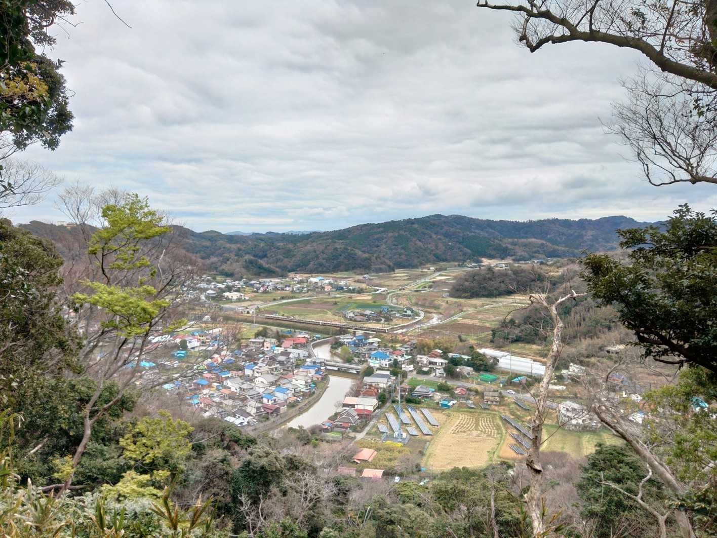 内房線が見えました
…いつの間にかトンネル越えてたのね😅