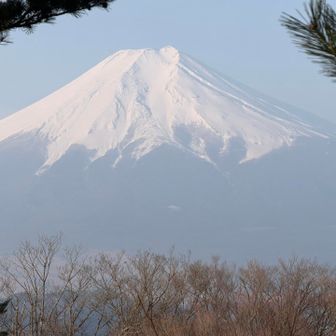 若干霞み、冬ほど鮮明ではない