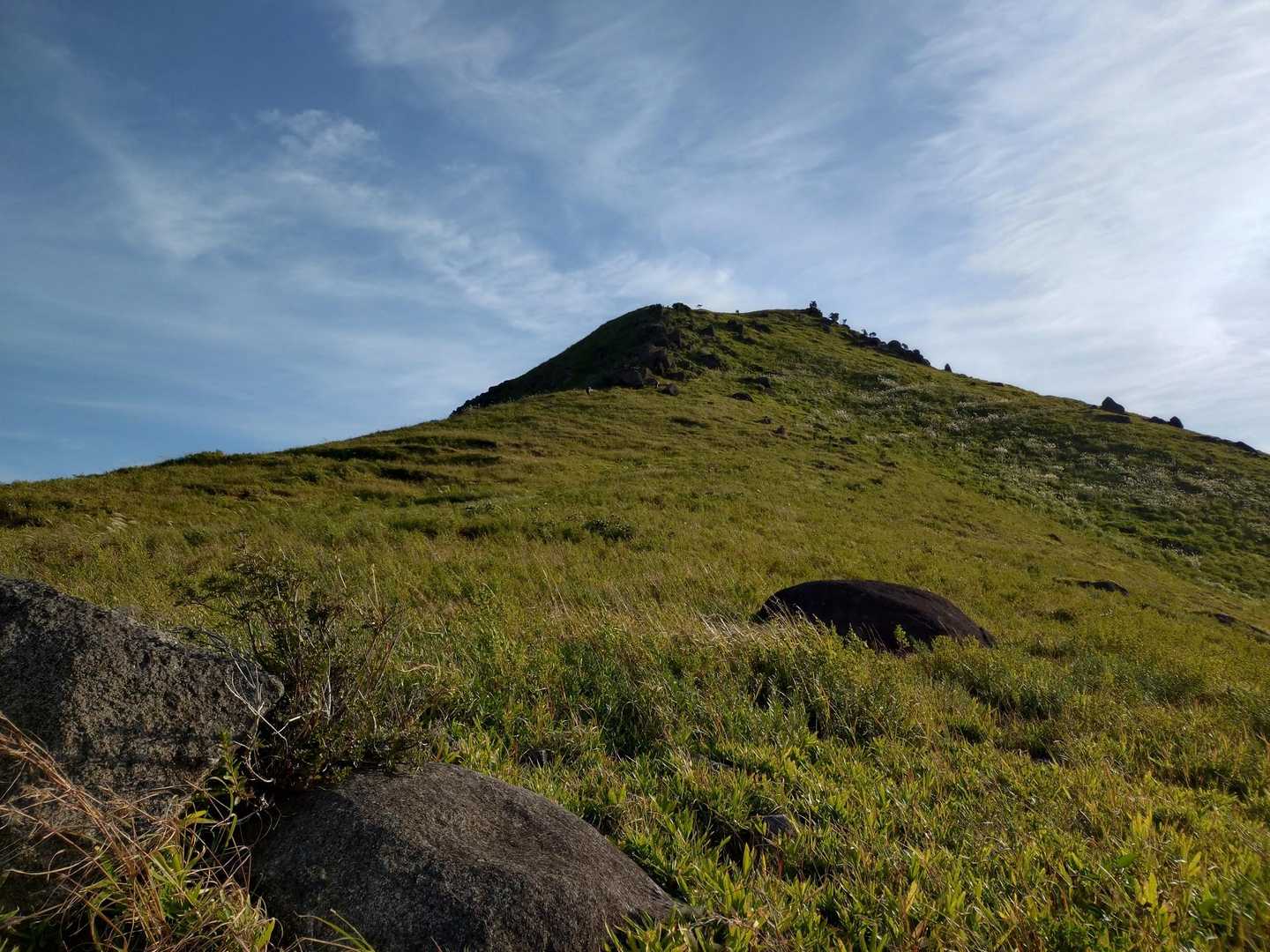 一ノ峯・二ノ峯 | 手軽に美しい稜線が見られる、阿蘇外輪山の穴場コースの写真