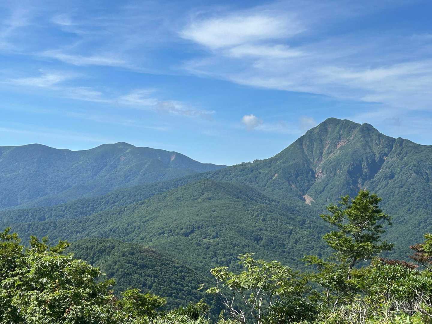 甲子旭と三本槍
朝日岳も見えてます