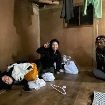 テント担いできたけど
だーれもいなかったから避難小屋でおやすみ〜💤