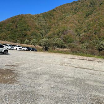 茂倉岳登山口の駐車場
広い