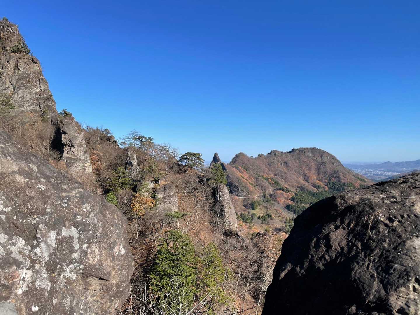 登山禁止のはずの金鶏山。
西岳も然り、それでもクライマーは登りに行く！
私もいつかそうなるのかな…w