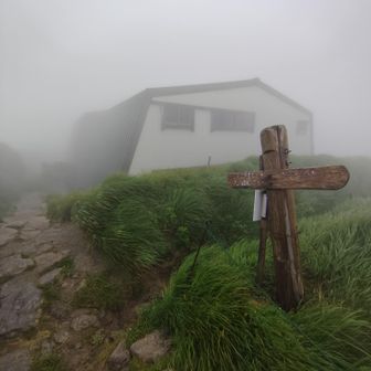 月山頂上小屋🛖