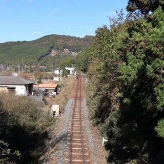 線路の上を歩いて