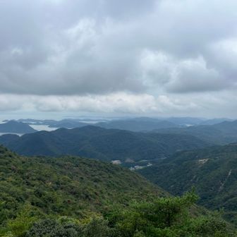 右寄りには片上湾も見えた