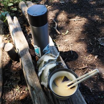 🍙と揚げナスの味噌汁（フリーズドライ）
揚げナスがめちゃ美味しかったぁ