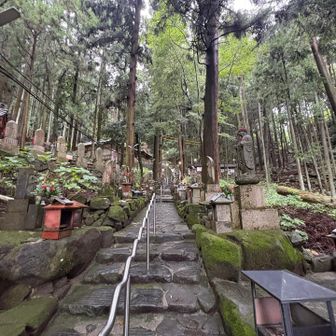 奥の院へ