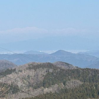 北に白山　別山　日野山も近い
奥にうっすら　白山連峰