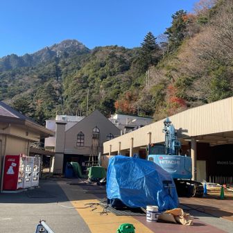 下山と急登以外はほぼほぼ笑いながら戻ってきました😊
ロープウェイ乗り場は入れませんが左手のトイレは使えます。山頂公園のトイレも大丈夫です👌