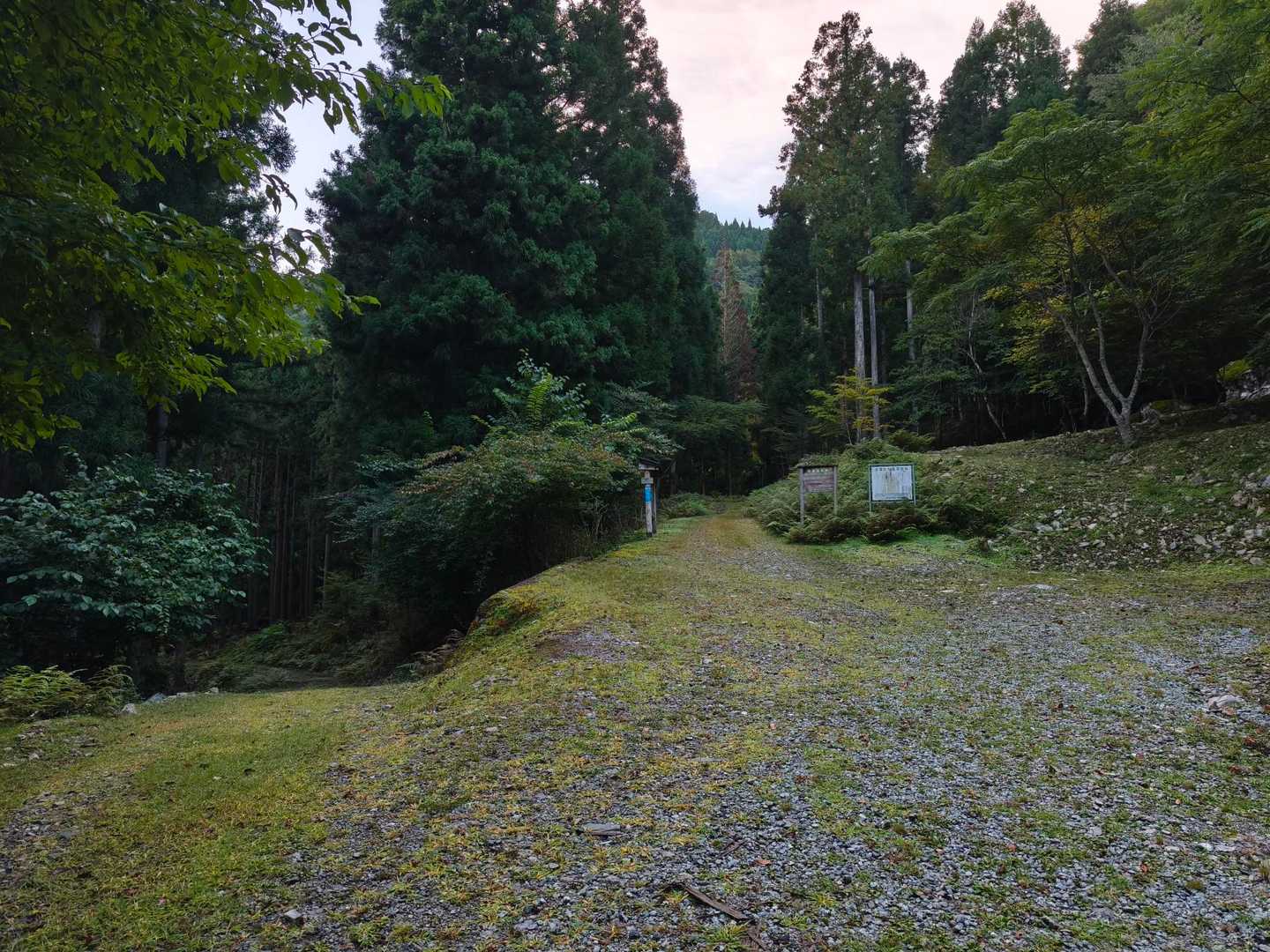 分岐点。双門コースは左に降って行きます👈