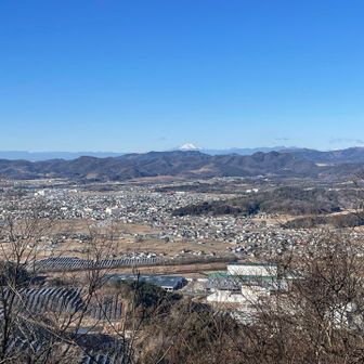 山頂からの眺望。おととい、あの山どこかにある「佐野アルプス見晴し台」から、こちら側を見てたんだな