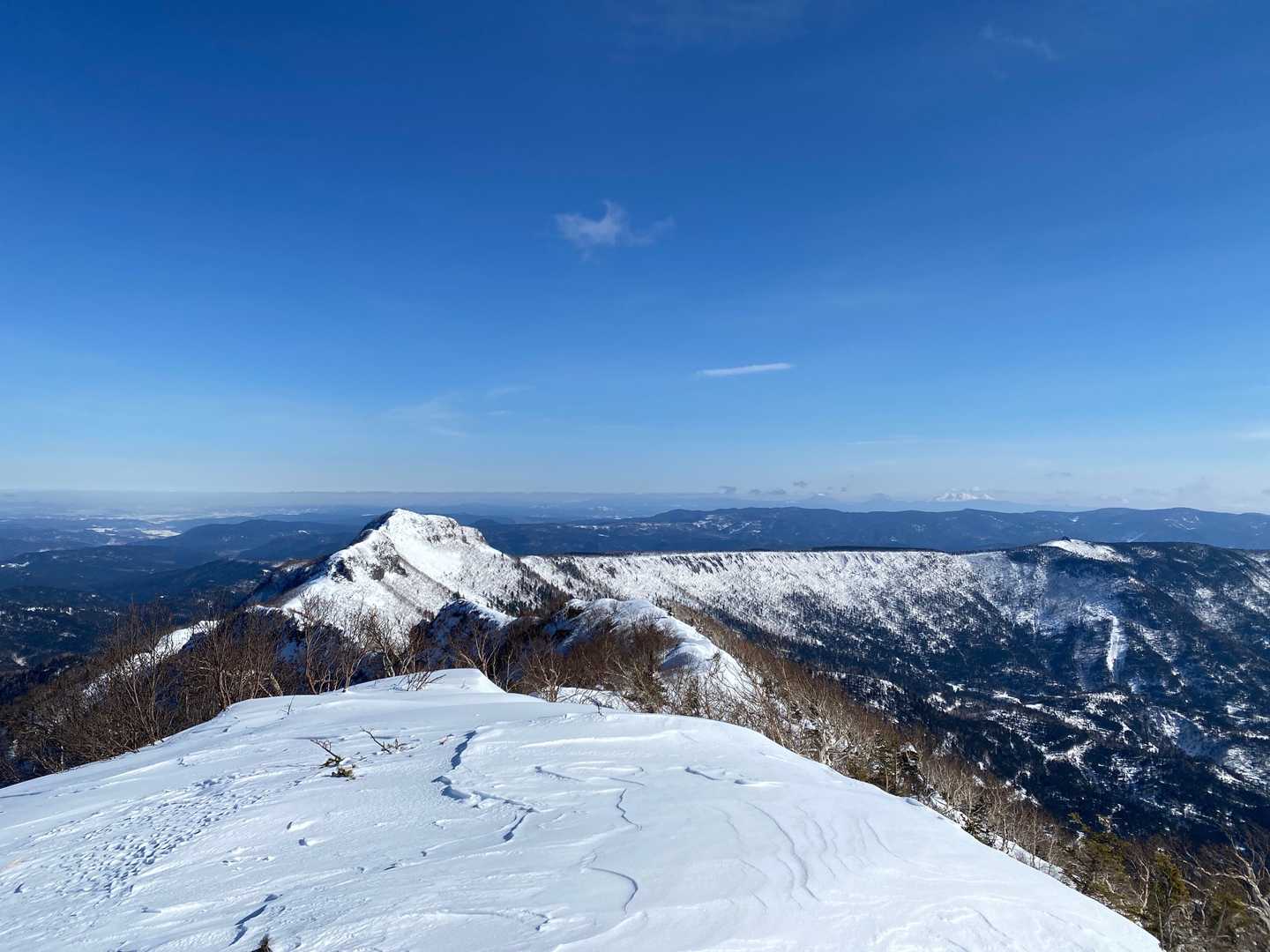 物干し棹のような尾根