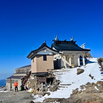 石鎚山　また来ます
ロープウェイの時間が心配で
カップラーメンを持ってきてたけど　やめて
パンをかじってから下山します😅