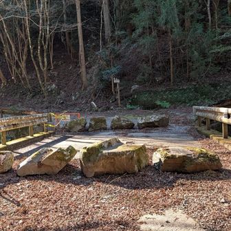 橋。
車両通行止め。🚧