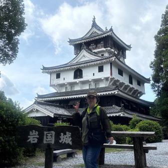 復元天守はコンクリ製🧱
上層階の方が膨らんでいる南蛮様式のお城🏯