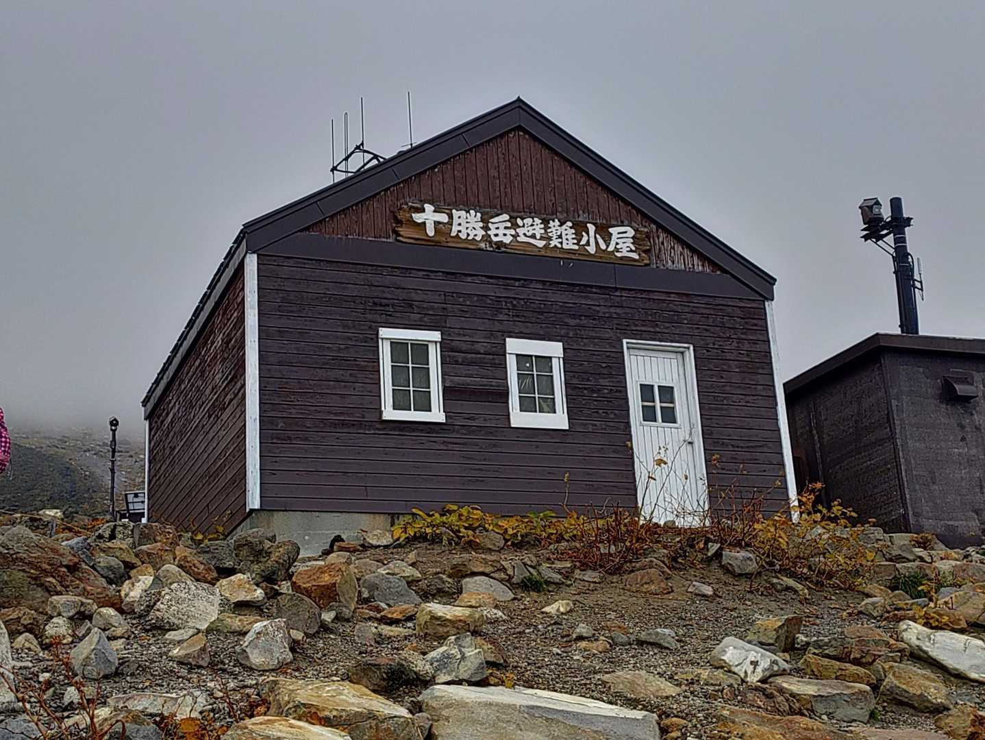 避難小屋にトイレは無い