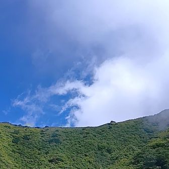 雲の動きが早くて見とれてます。
