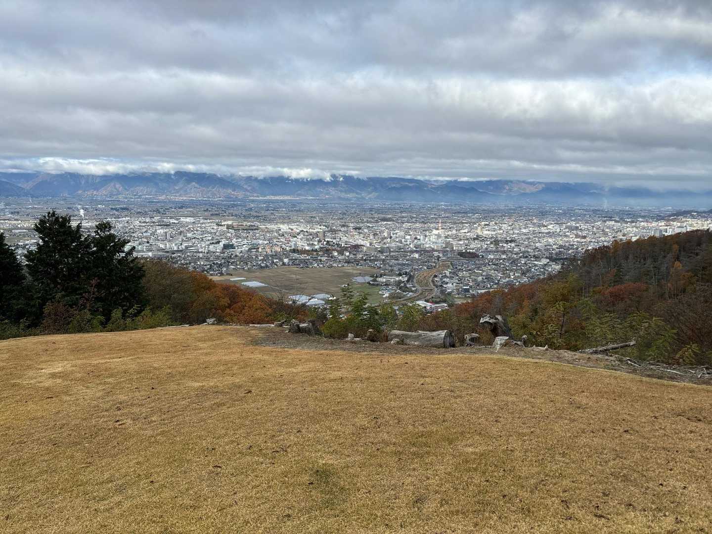 中山山頂は景色もいいし芝生になっててとてもリラックスできました。