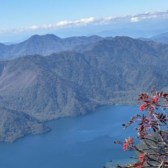 近くて遠い皇海山
