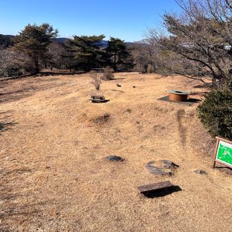 展望台からの山頂広場。