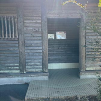 駐車場横の公園にトイレあり