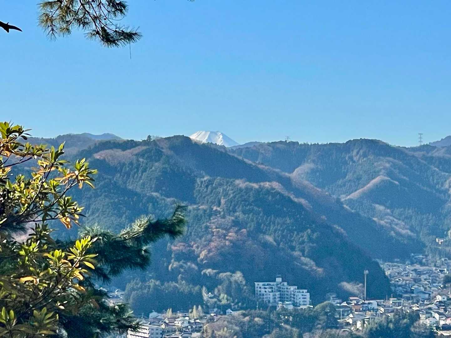 神社のところから富士山見えました🗻
うちから見えるのと同じかんじ😅