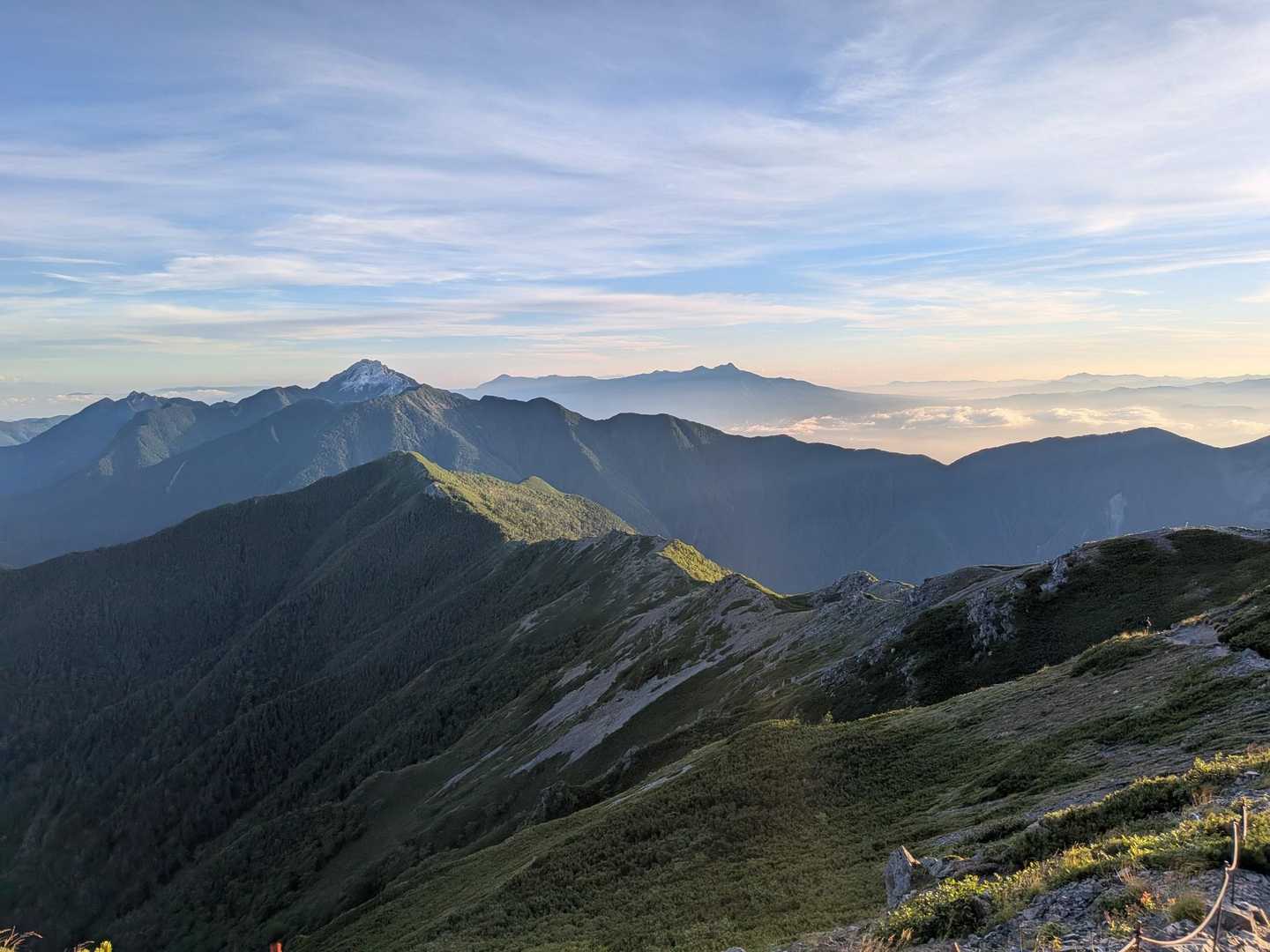 小太郎山に甲斐駒　八ヶ岳も。
いつも遠くに見えていた山が目の前に。夢のような景色にこみ上げてくるものが…