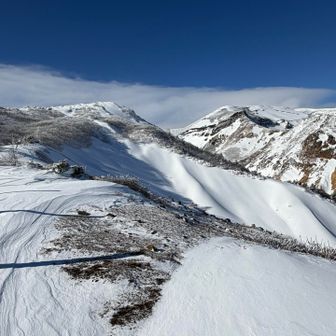 刈田岳(左)、五色岳(右)
