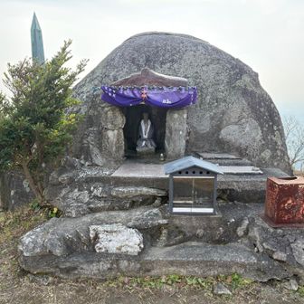 山頂の祠